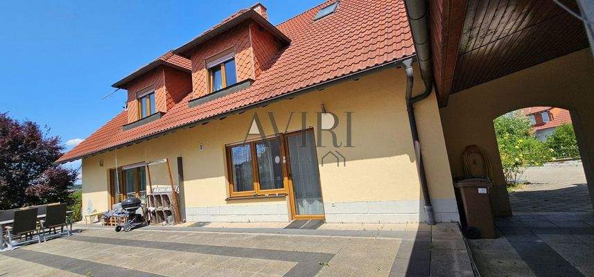 Terrasse zur Straße