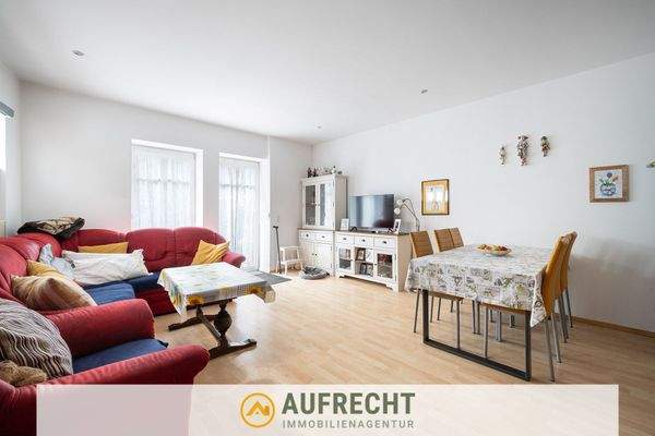 Wohnbereich mit Küche EG links