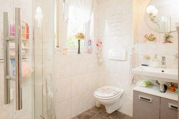 Gäste-WC mit Dusche