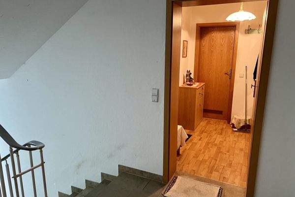 Treppenhaus, Blick in den Wohnungseingang