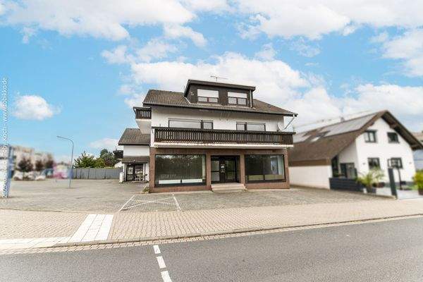 Straßenansicht Haupthaus