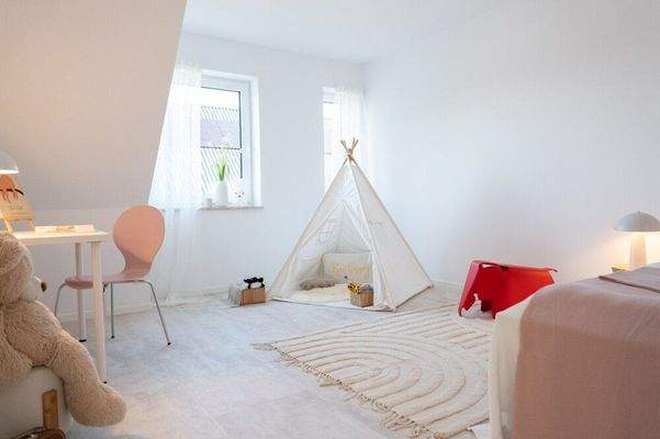 Helles Kinderspielzimmer Tipi