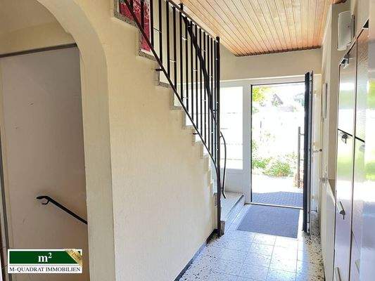 Diele mit Kellerzugang