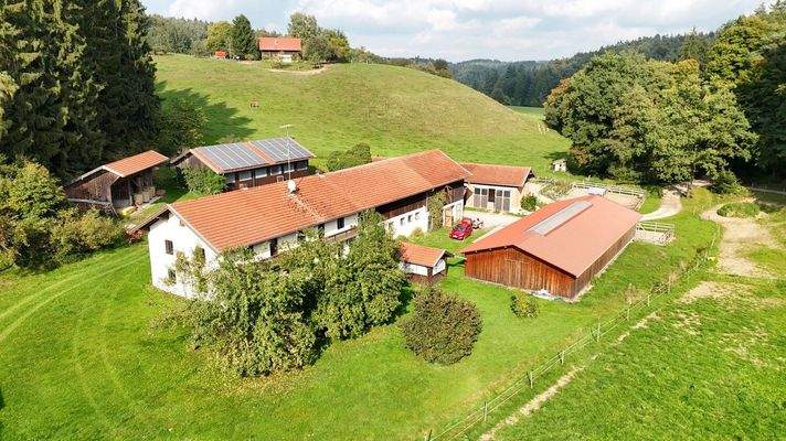 Wohnhaus Alt & Nebengebäude