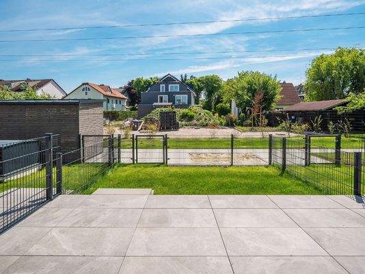 traumhafte Terrasse und Gartenanteil