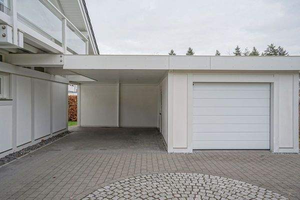 Carport und Garage
