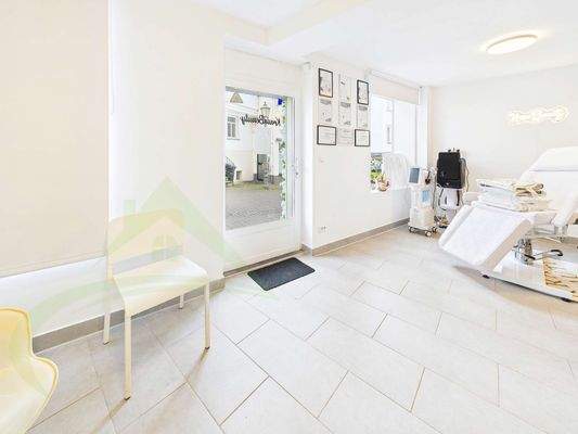 Gewerbeeinheit Rechts