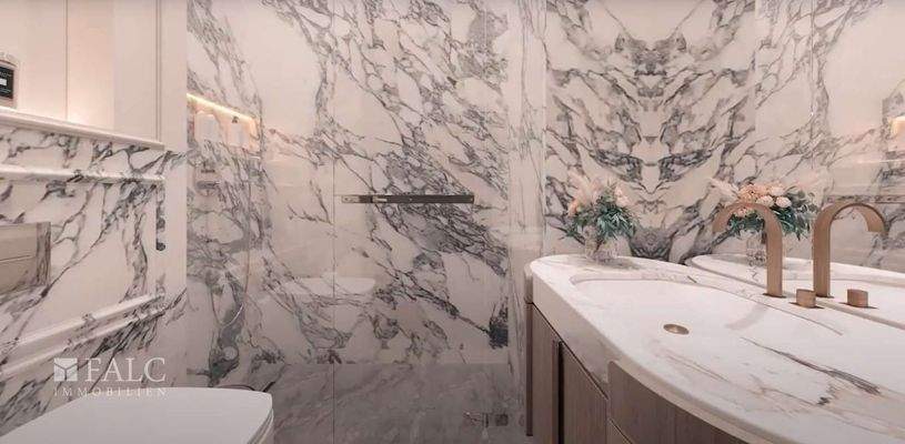 Badezimmer mit Dusche