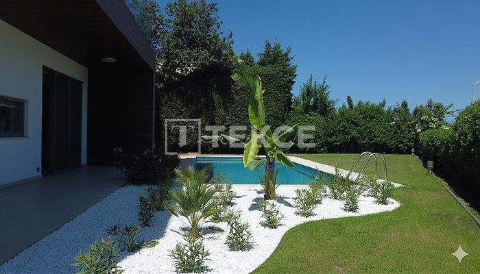 Detached Villa with Private Pool Near Yalıkavak Marina