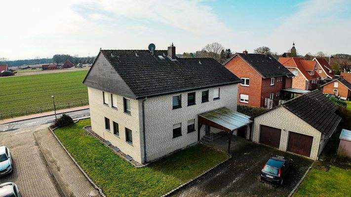 Großzügiges Zweifamilienhaus