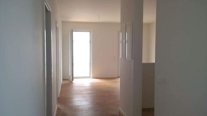 Wohnzimmer Blick zum Balkon