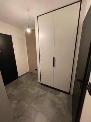 Flur mit Einbauschrank.jpg