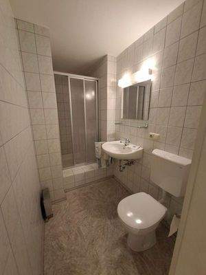 2-Zimmer-Wohnung mit sep. Bad 004.jpg