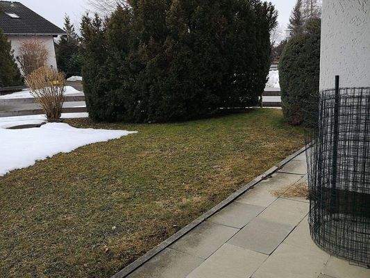 Terrasse/Grundstück