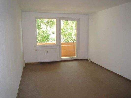 Wohnzimmer mit Balkon