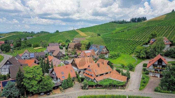 haus-restaurant-sasbachwalden-drohnenaufnahme-wolf-immobilien