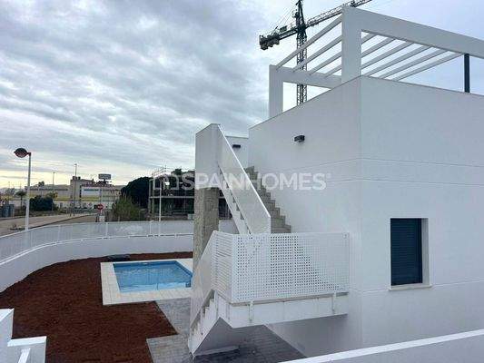 Luxe Houses with Private Pool and Garden in Denia Alicante