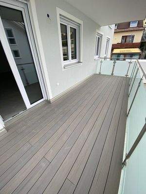 breiter Süd-Balkon.jpeg