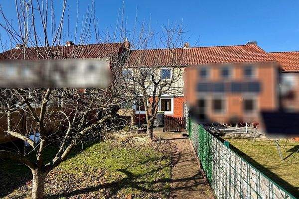 Blick vom Garten zum Haus.