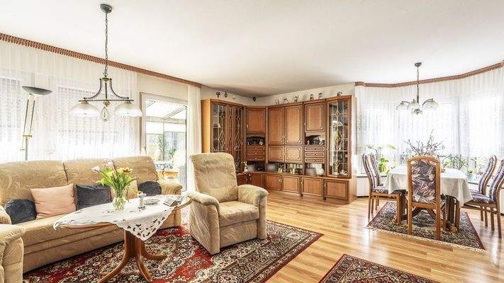 Wohnzimmer mit Essbereich