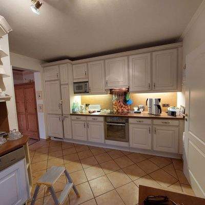 Küche mit Einbauküche