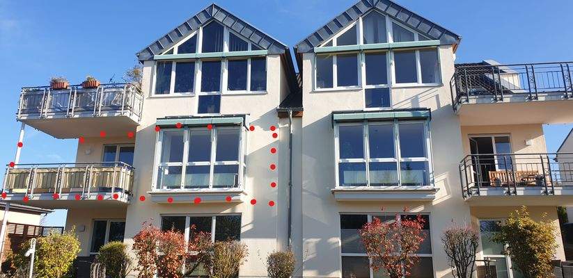 Gebäude Rückansicht  rote Punkte Wohnung.jpg