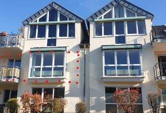 Gebäude Rückansicht  rote Punkte Wohnung.jpg