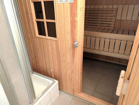 Sauna, Dusche und WC im Keller