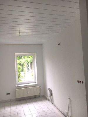 große Wohnküche mit Blick ins Grüne 