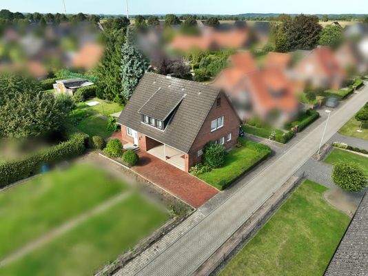 Drohne Haus seitlich