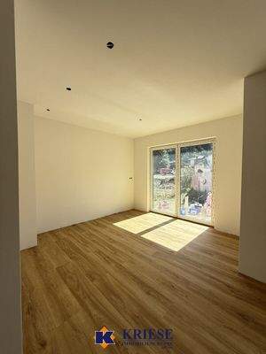 Wohnzimmer mit Gartenzugang