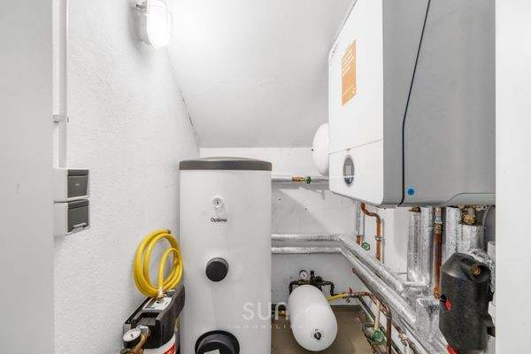 Technikraum mit moderner Anlage (neu)