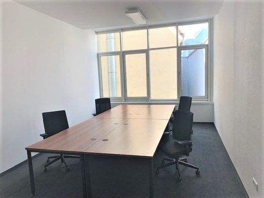 Büro 1.jpg