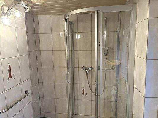 Bad mit Dusche
