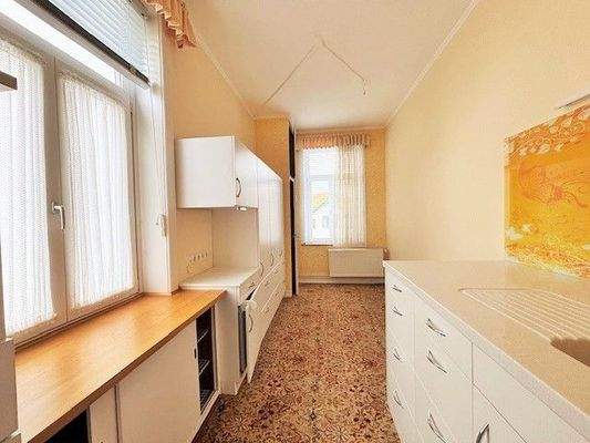 Küche (auch nutzbar als Büro).jpg