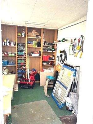 kleine Werkstatt /Abteilung in der Garage