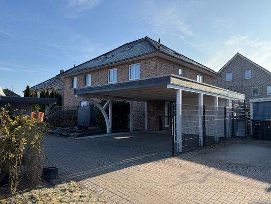 Bj. 2022 - Doppelcarport m. angr. Abstellraum
