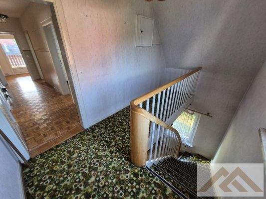 Treppenhaus und Diele im DG