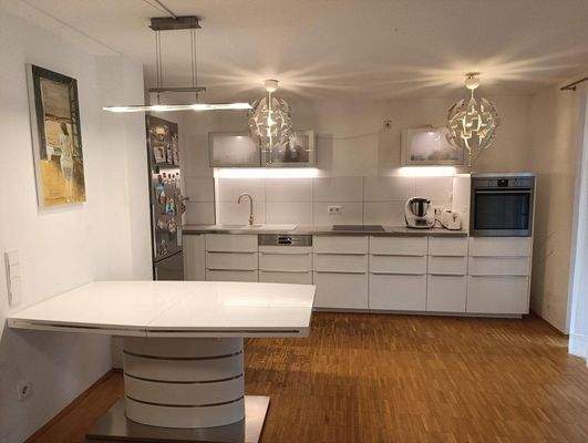 Küche und Wohnzimmer