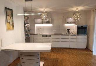 Küche und Wohnzimmer