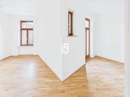 Blick in Küche (links)_Wohnen (rechts)