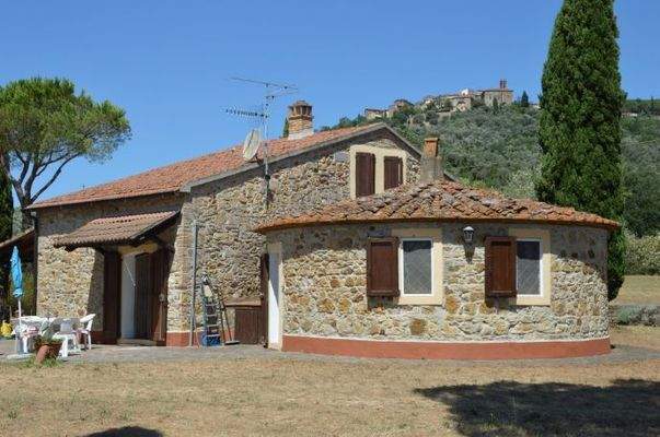 Il Lupo   mit Rundbau