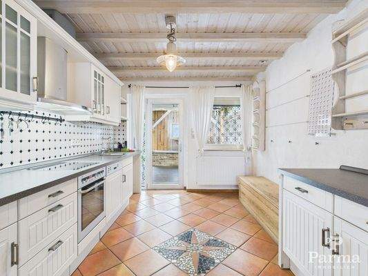 Küche m. Zugang Garten