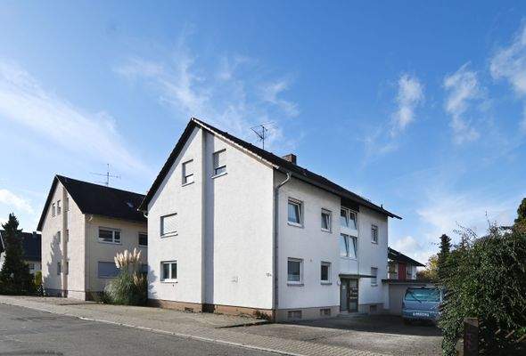 Hausansicht_Straßenseite_Eingangssituation_RZ