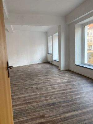 Blick in Verkaufsraum vom Eingang