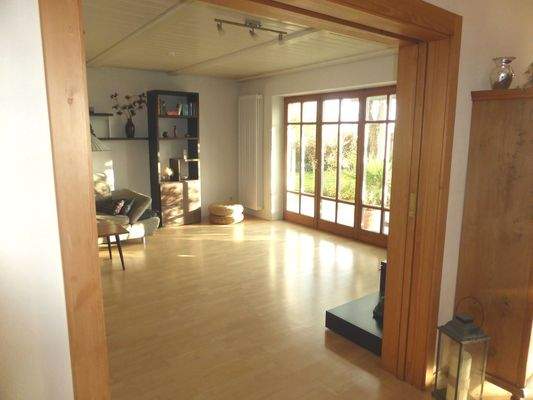 Blick Esszimmer ins Wohnzimmer