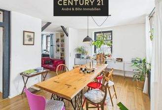 Modernisiertes Hauptgebäude