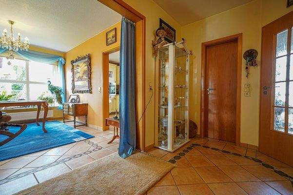 EG Flur mit offenem Esszimmer