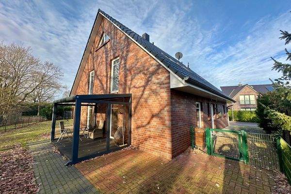 kl. Terrasse mit Überdachung