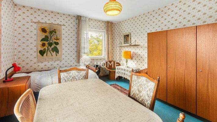 1. OG Schlafzimmer 1 2